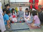 千葉英日語學苑與孩子們小遊戲互動